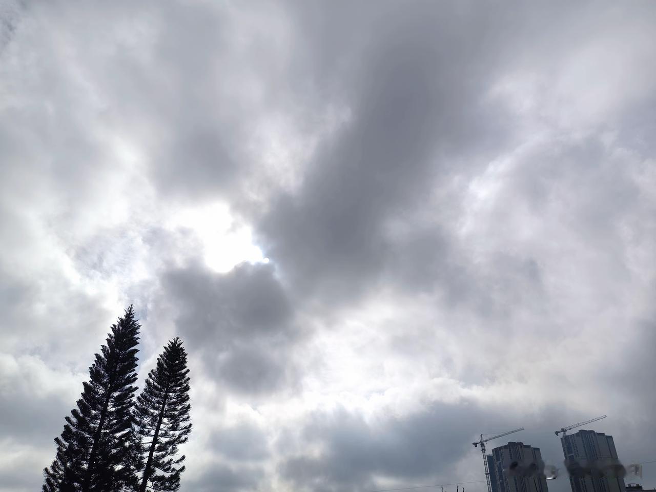 台风“沙德尔”停止编号后再度加强，广东8月收官雨9月接棒雨！

万万没有想到，8