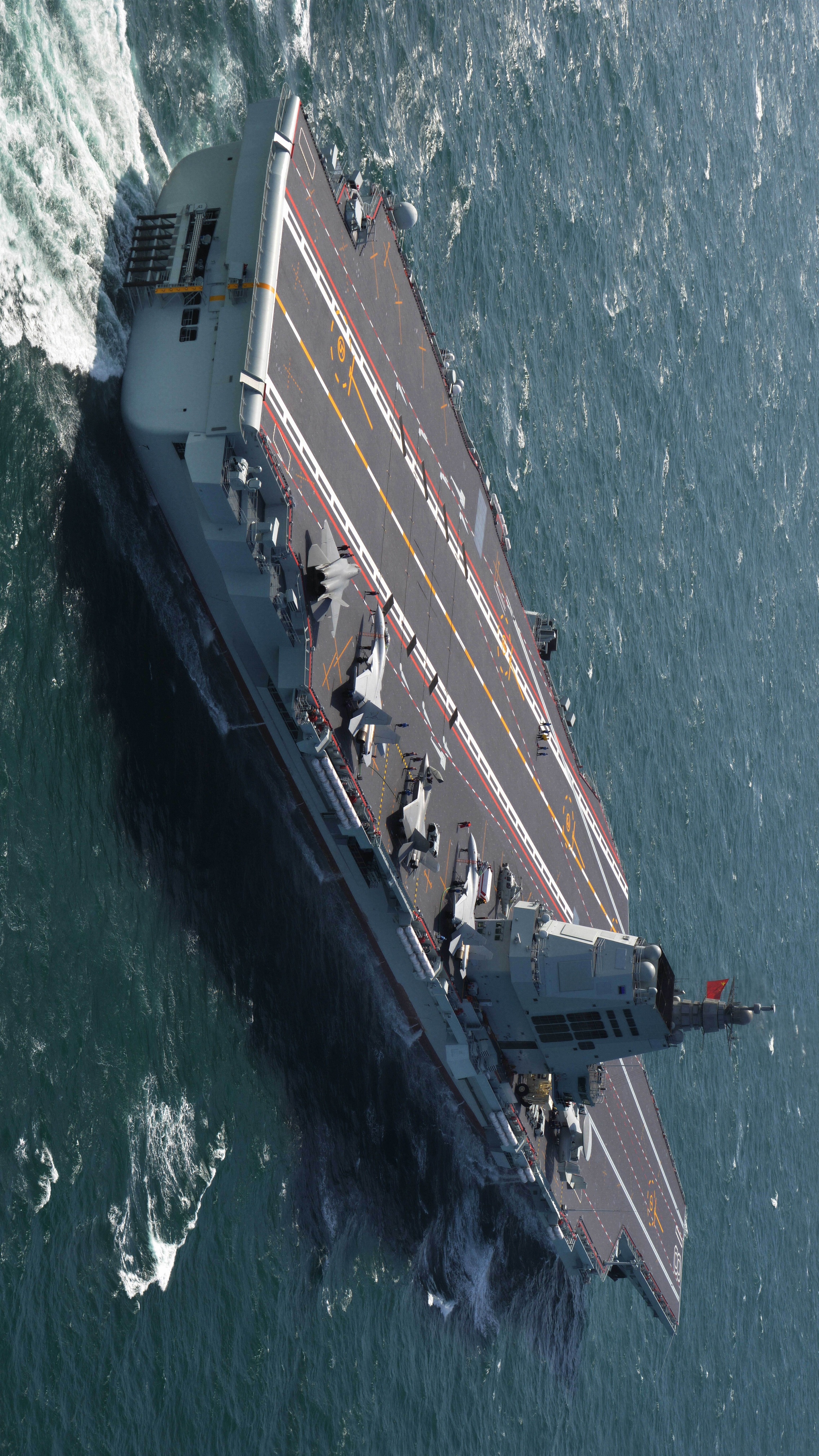 003福建舰超高清大图 太帅了！PS：原图31.8M，上传后压缩到只有3.8M了