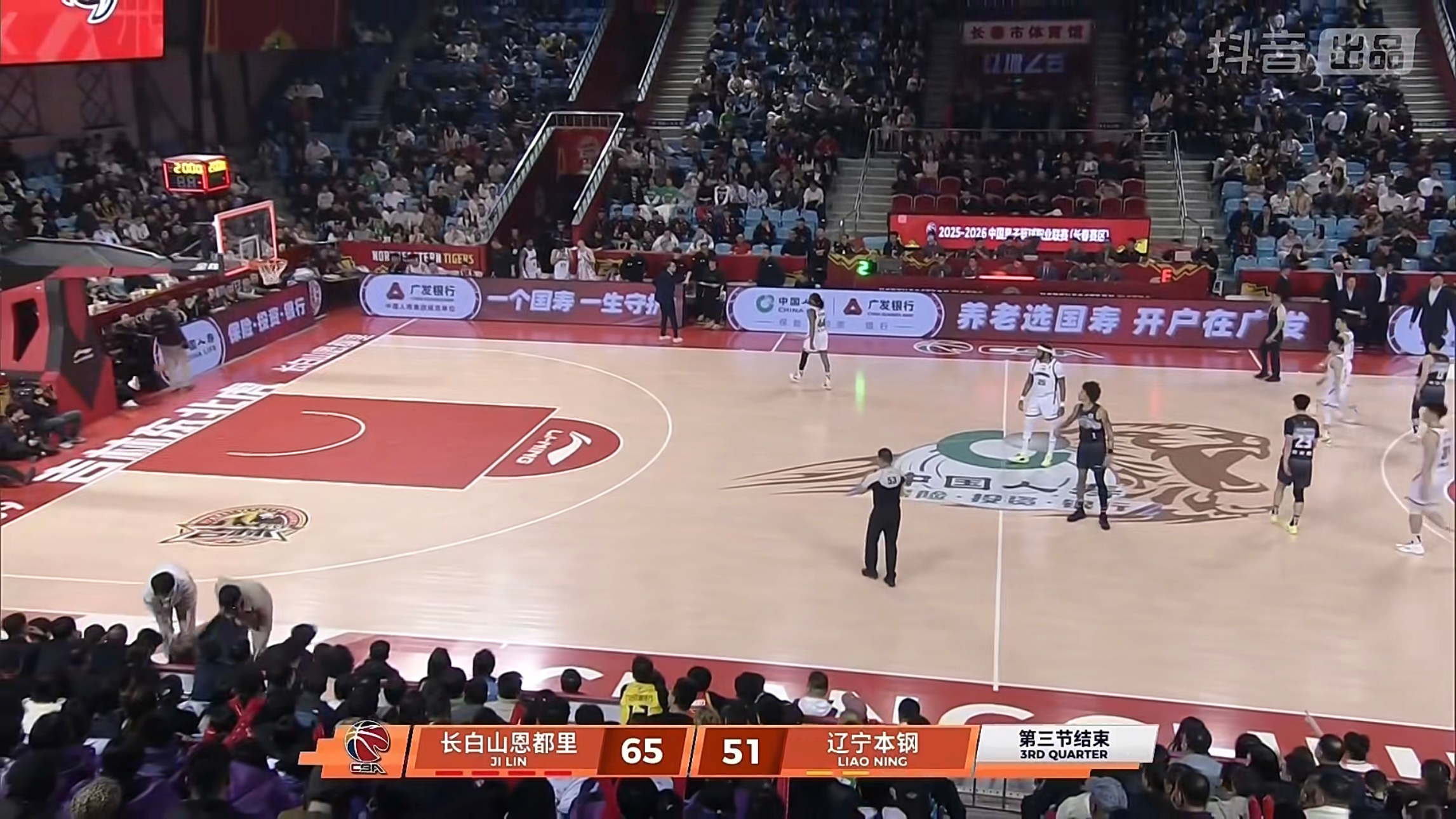 第三节前半段进攻完全哑，延续上一场挖坑，落后14分，坑要更深一些，会玩儿。吉林男