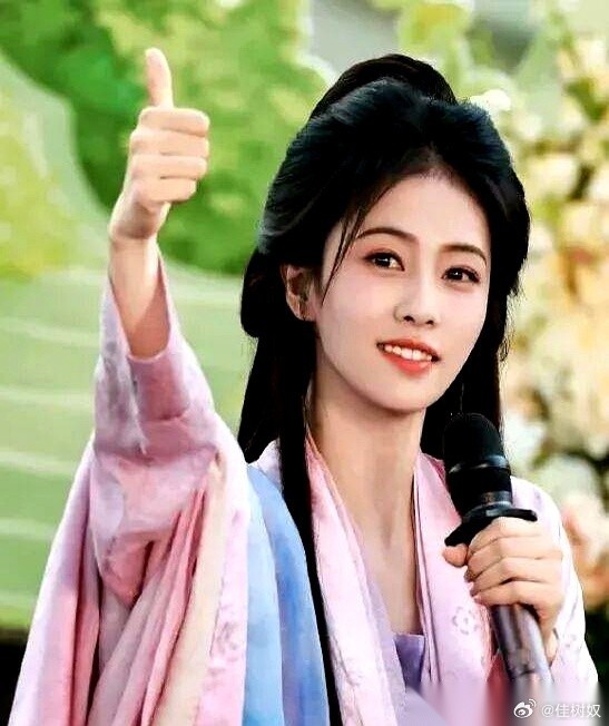 常州姑娘白鹿，接了个新活儿，王者荣耀代言人。 就这么个事，直接让一群早就卸载游戏