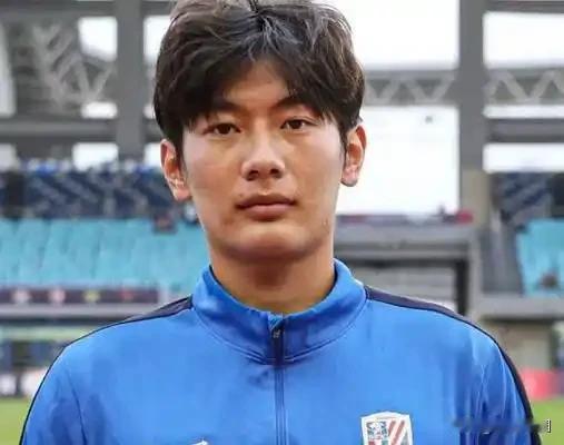 2006年出生的杨皓宇，是U23国足阵中最年轻的中场之一。这个从山东奔赴上海追梦