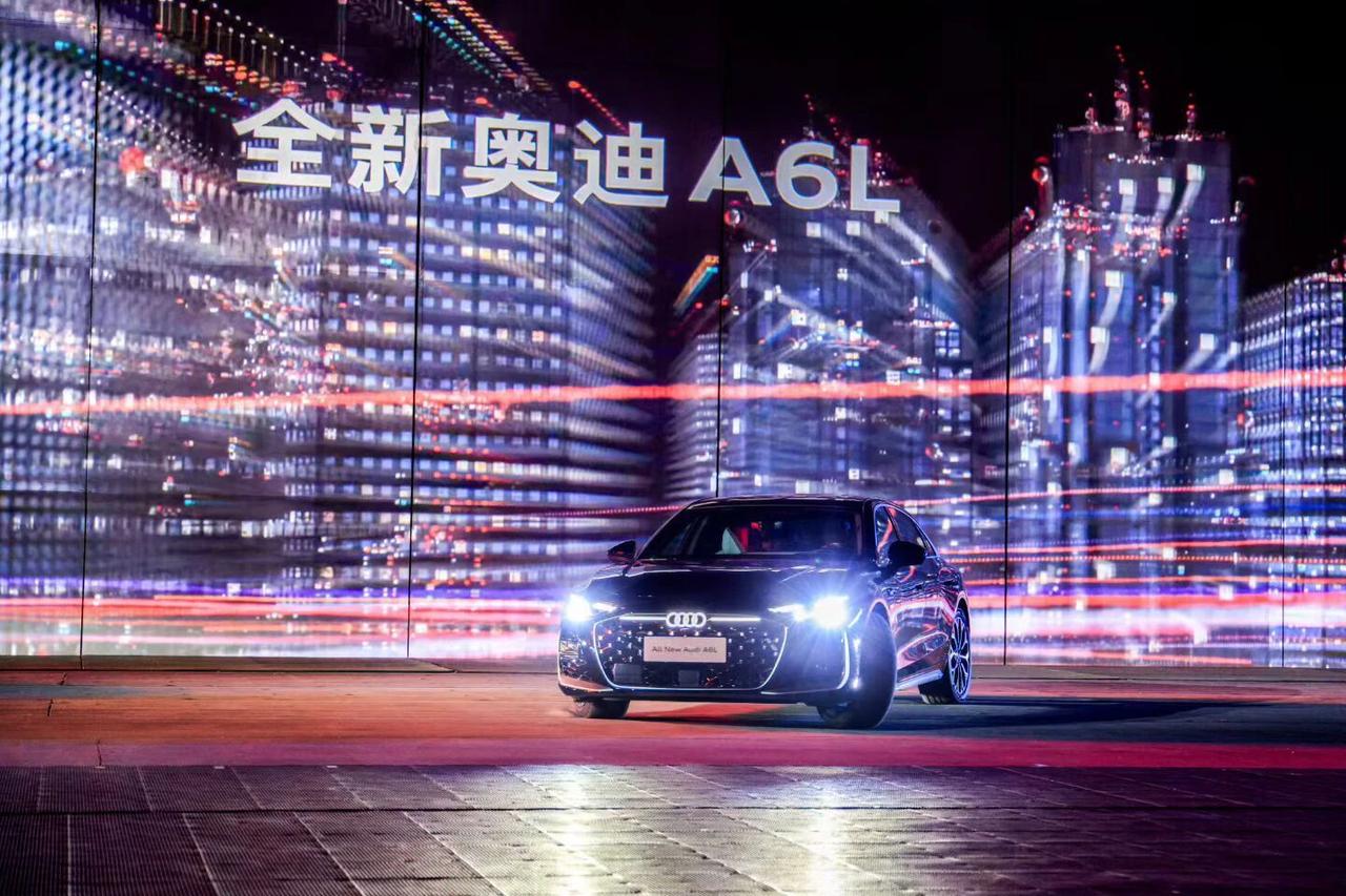 全新奥迪A6L昨夜在奥迪千万用户之夜迎来首秀，同期亮相首秀的还有奥迪A6L e-