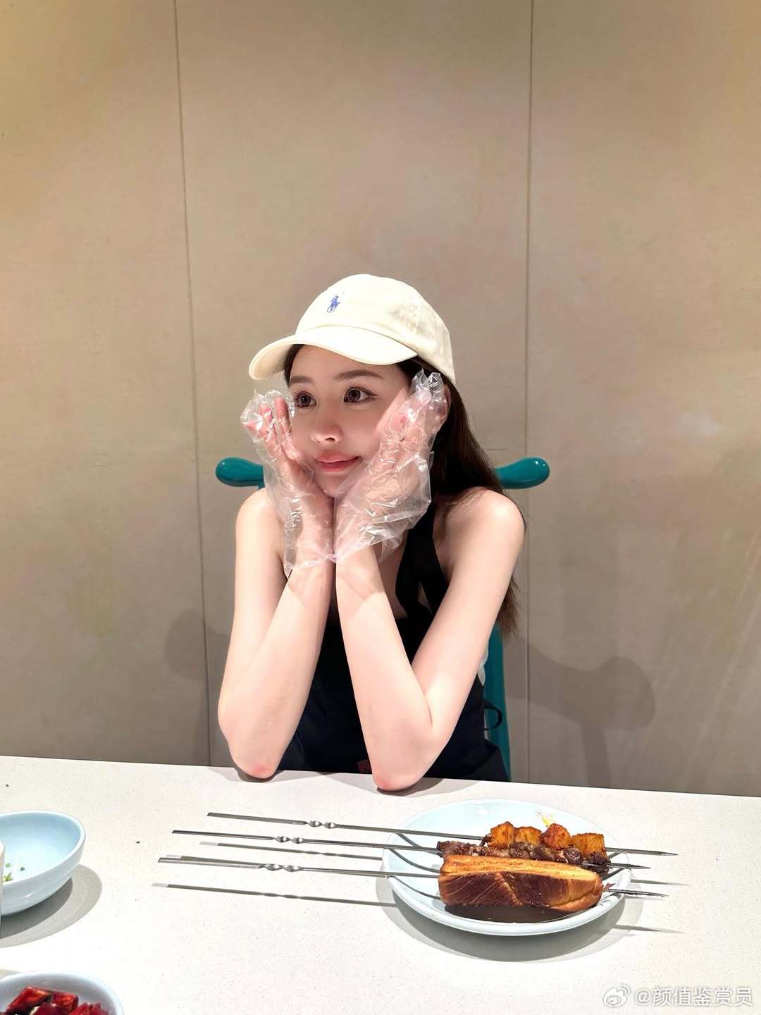 瘦是瘦点，身材好啊 