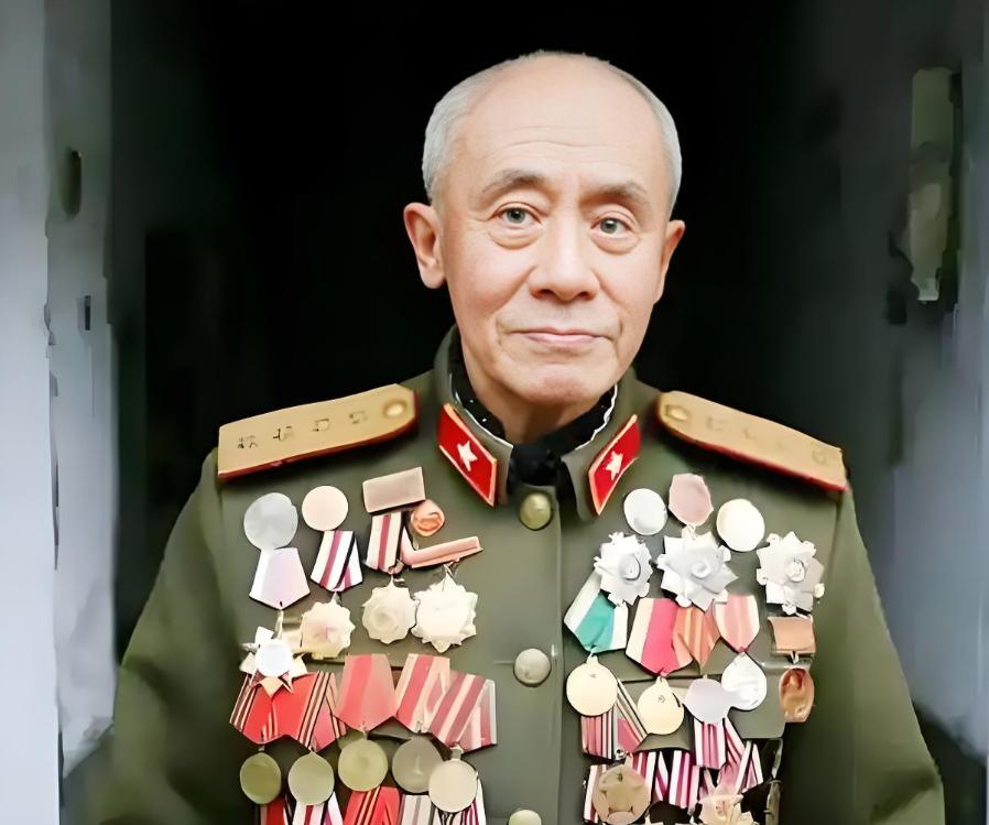 1938年，几十个日本兵正在河中央洗澡时，被一名八路军给看到了，本以为八路军要悄