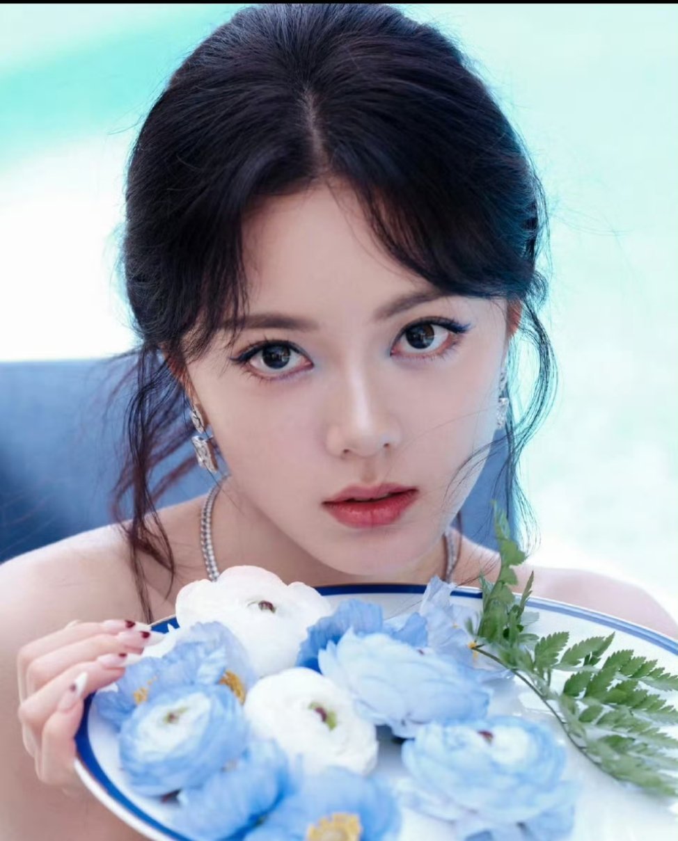 赵今麦眼妆赵今麦的眼睛摄人心魂[捂嘴哭] ​​​