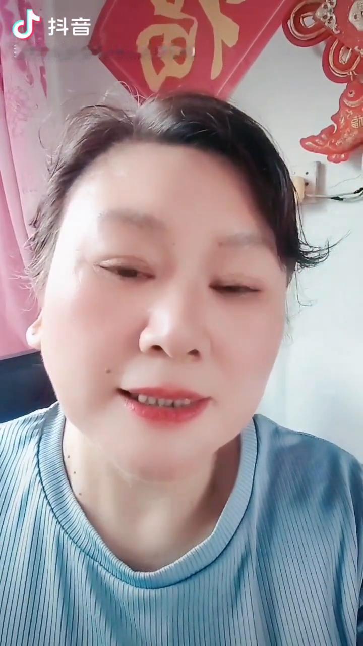 如果男人不爱你，你就好好爱自己。钱多钱少没关系，重要有个好身体。不攀不比靠自己，
