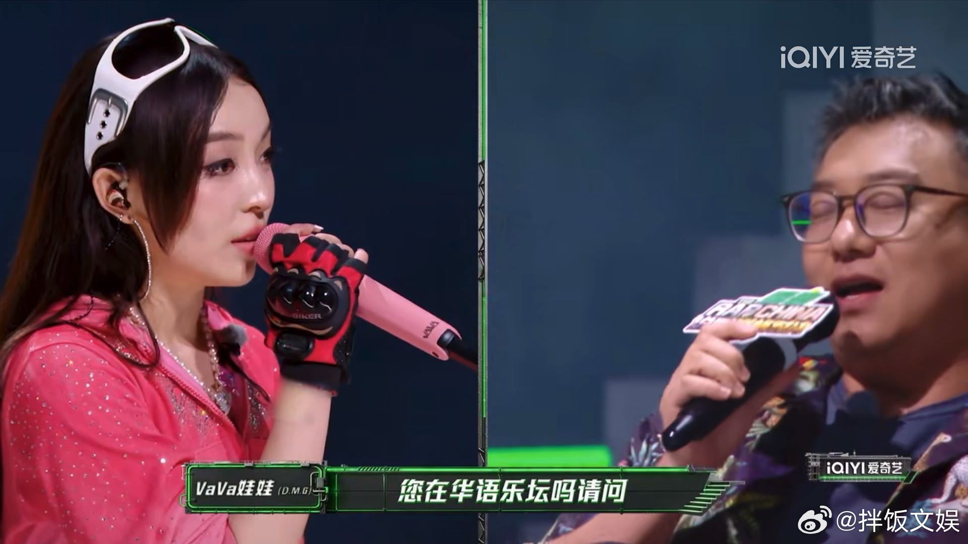 VaVa怼梁源"点评得全错"的时候，梁源反倒笑了说自己是节目组请的不是靠听得多—