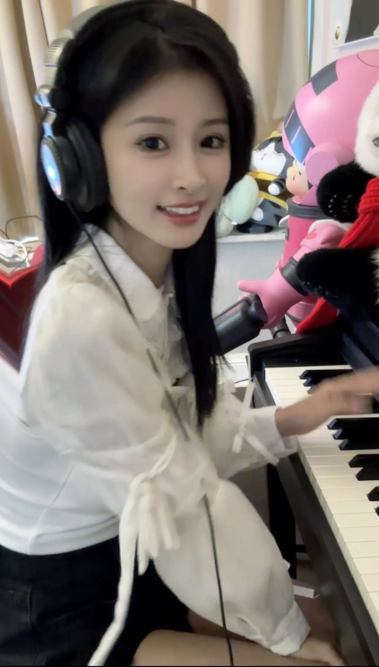 看到你漂亮的眼睛一直笑，也是我幸福的一种