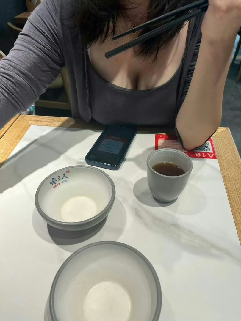 谁来陪我吃午饭？ 
