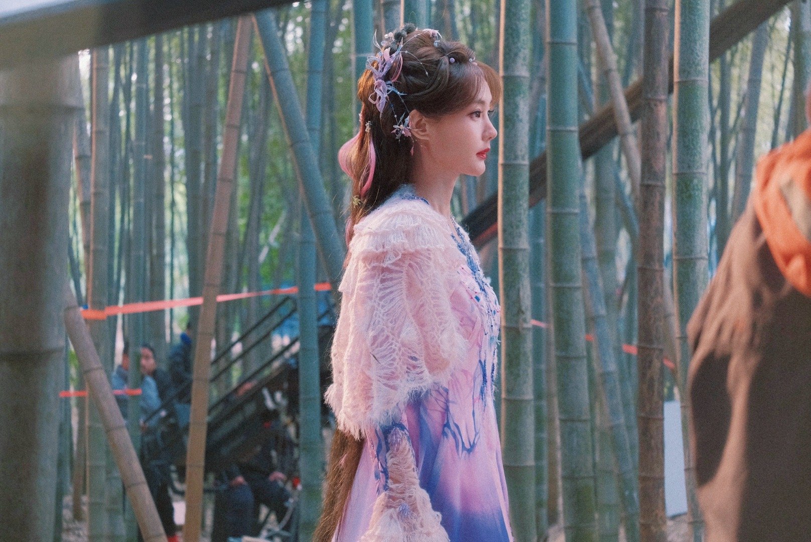 #李一桐蜘蛛精妆造# 哦买嘎桐姐这高糊都挡不住的美貌，不敢想象到时候拍出来对我的