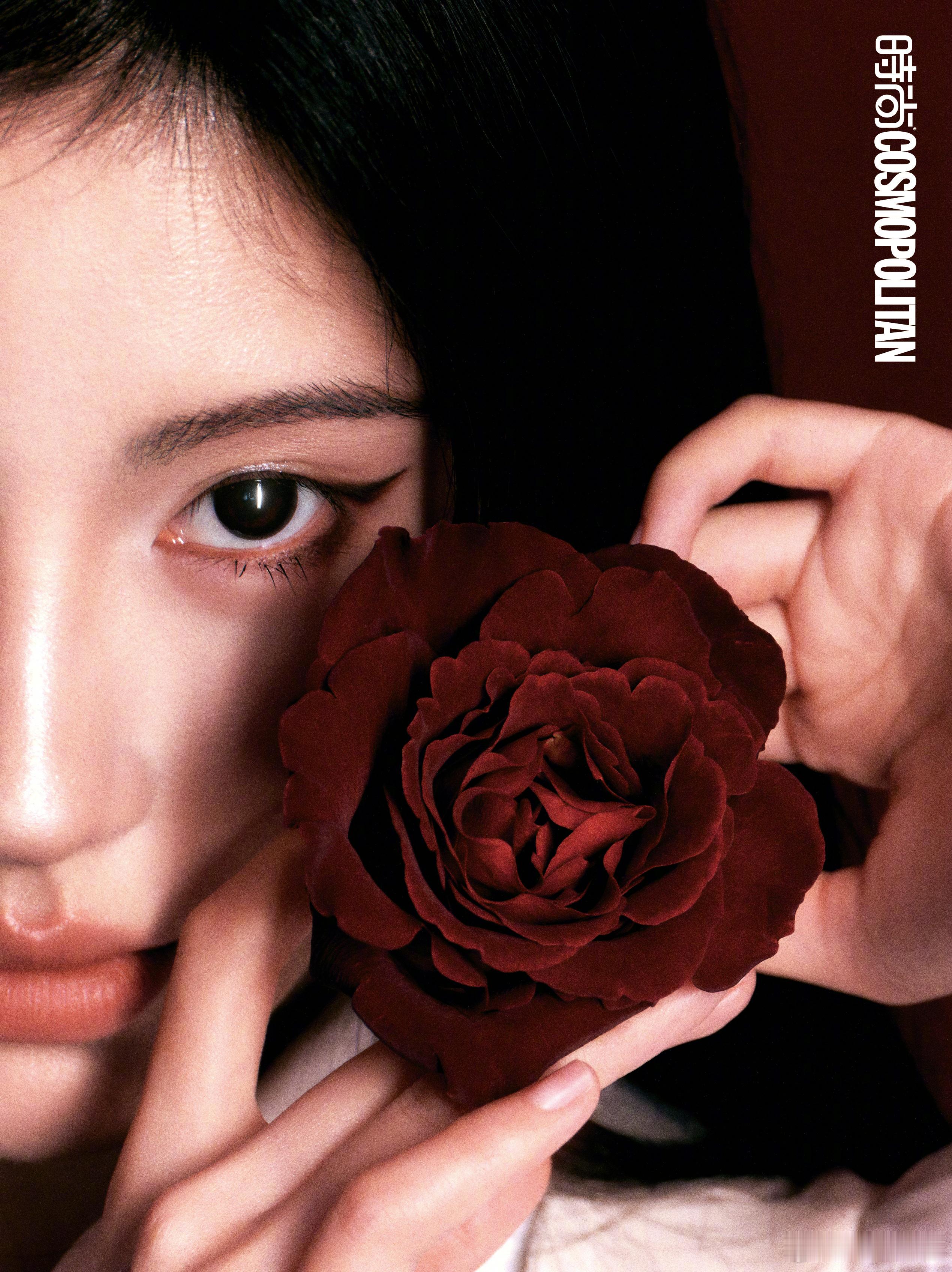 鞠婧祎 ELLE女刊 鞠婧祎再度登上《ELLE》封面，这真的是一次实力的象征。每