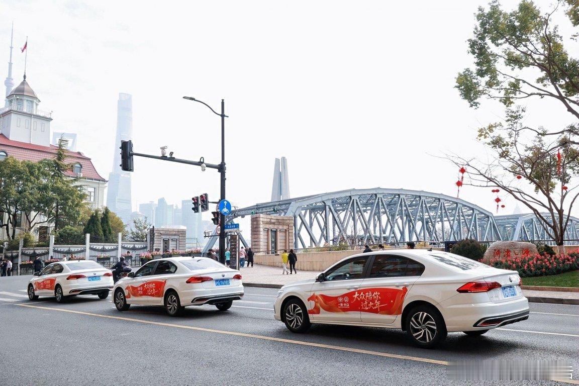 不聊参数，只谈春运接站的真实体验！高铁站的痛点太明显：排队久、上车难、车辆环境差