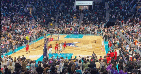 厉害！奎克利强势完成反绝杀！
在今日NBA常规赛猛龙对阵黄蜂的第四节比赛最后时刻