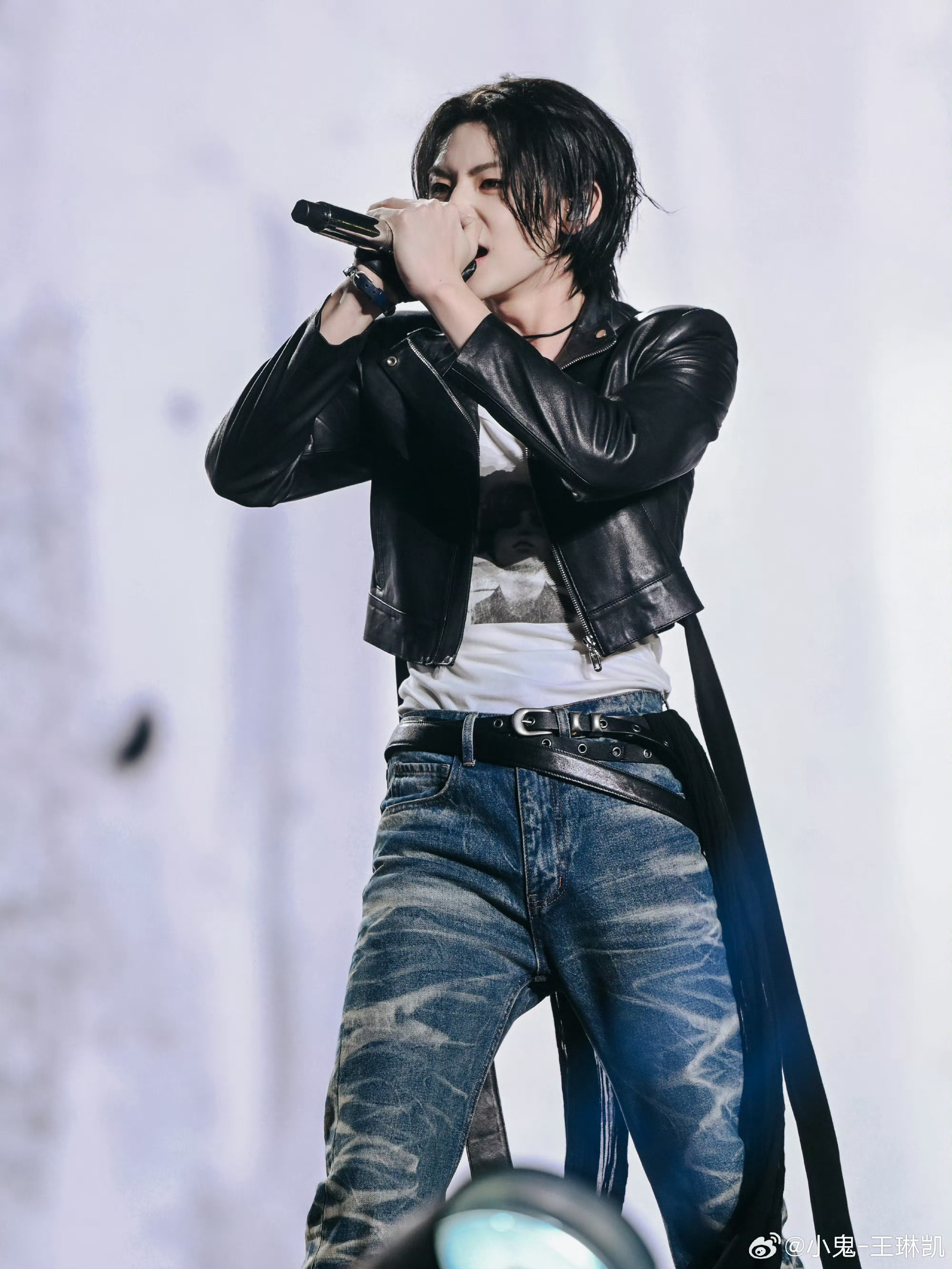 小鬼就这样默默做好事小鬼看到工作人员第一反应 小鬼的人品藏在细节里，默默做公益不