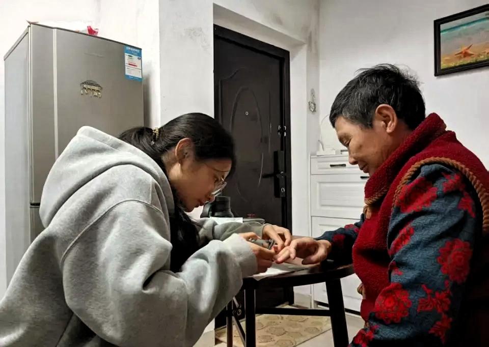 江西，一房东不仅给一大二女生免租金，每学期还倒贴3000块钱，条件只有一个，只希