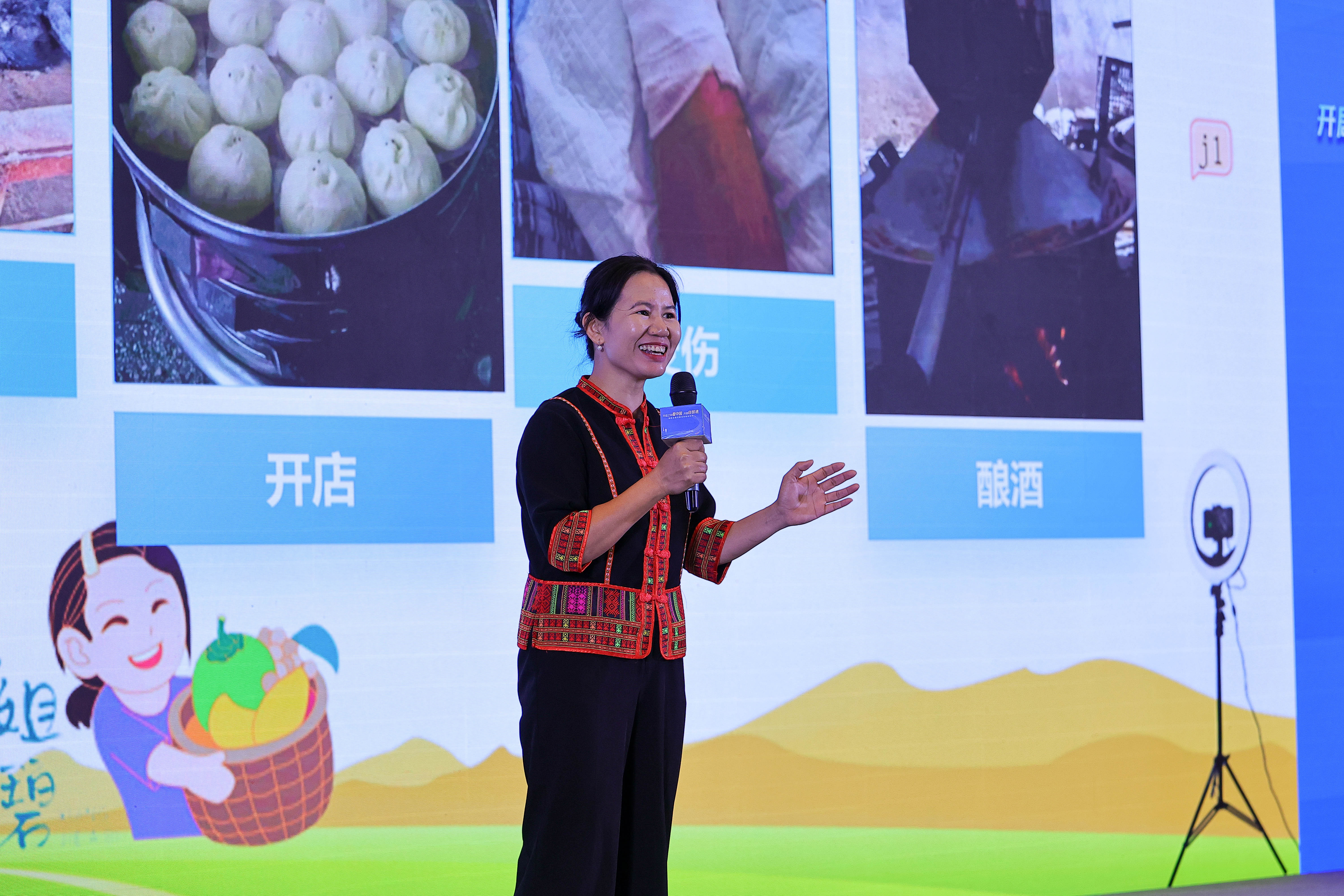 开局之年看中国开放自贸港从“门外汉”到“新农人”：海南“乡姐阿碧”的数字逆袭　　