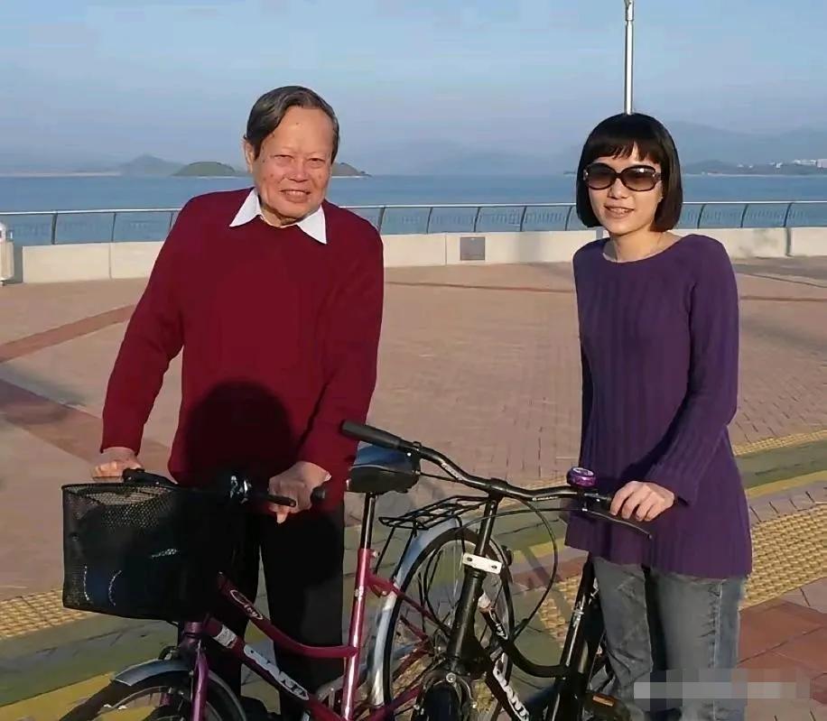 28岁嫁给他，49岁失去他：翁帆的21年，写满了爱情最沉重的答案
 
她28岁时
