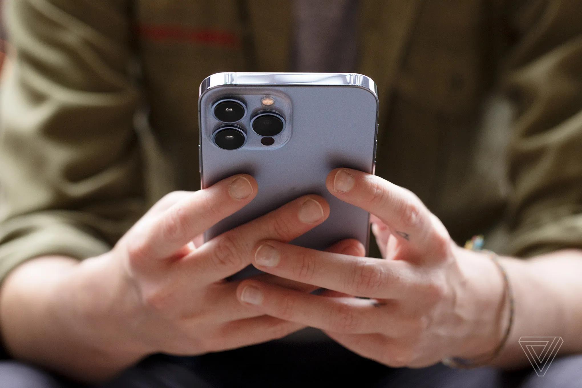 iPhone 11 Pro MaxiPhone 12 Pro MaxiPhone