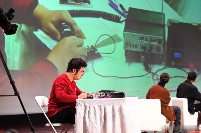 哦吼！桃副总裁王晓燕带主创进清华，谈历史真实与艺术融合，这思政课比预告片更吸引路