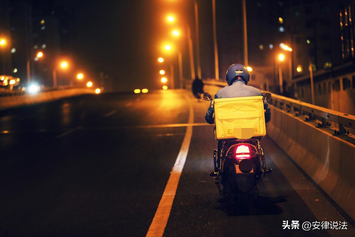 河南洛阳，快递员凌晨与家人失联，2个多小时后在一公厕被家人找到，送医抢救无效死亡