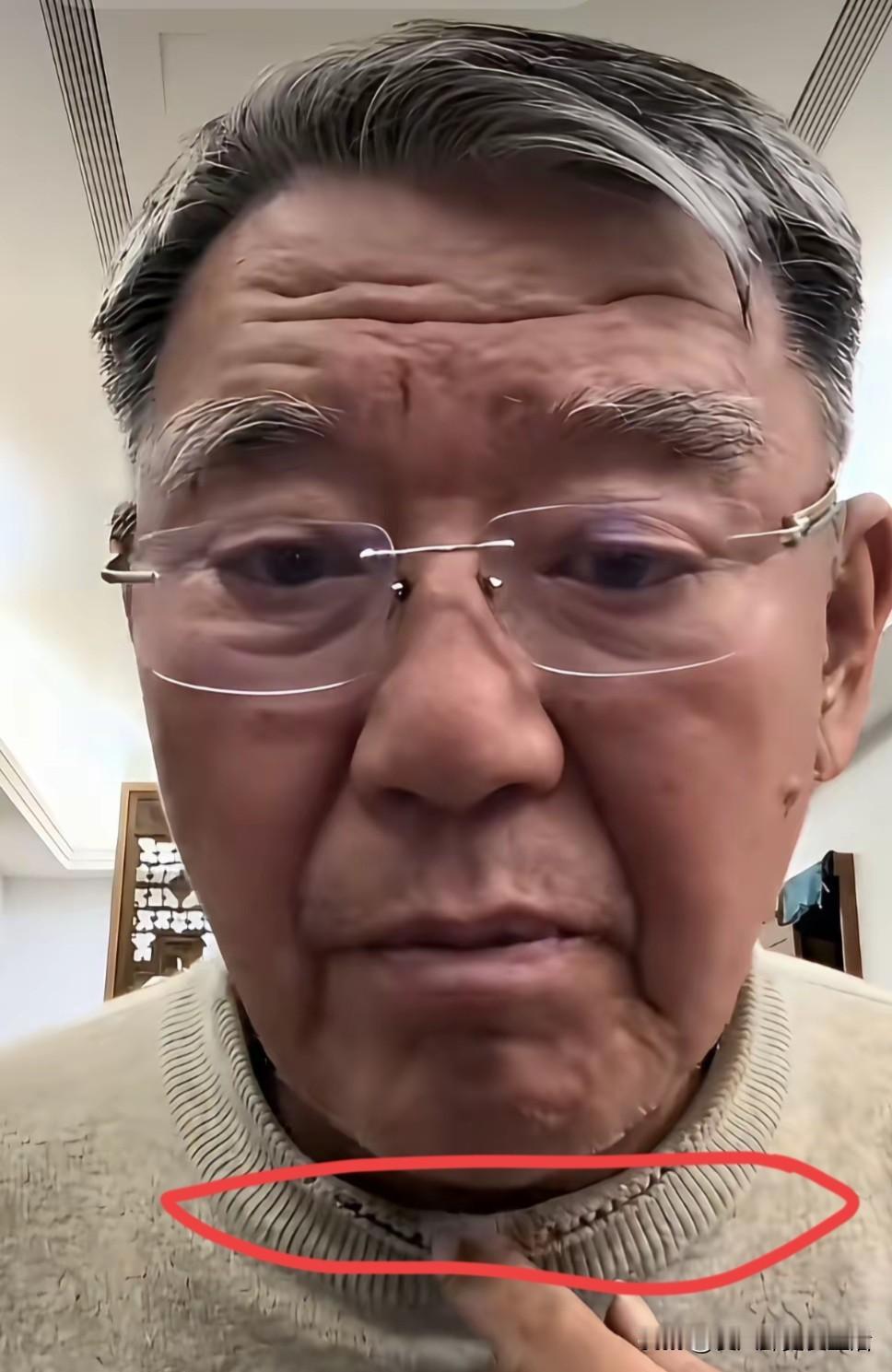 节点和讲究是两回事儿。

看见李立群直播给我的感觉就是不利索，脏兮兮的，经常是鼻