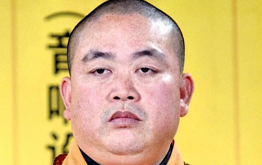 人一旦声名鹊起便忘乎所以，最终容易栽下万丈深渊。纵观历史，上至帝王将相，下至一夜