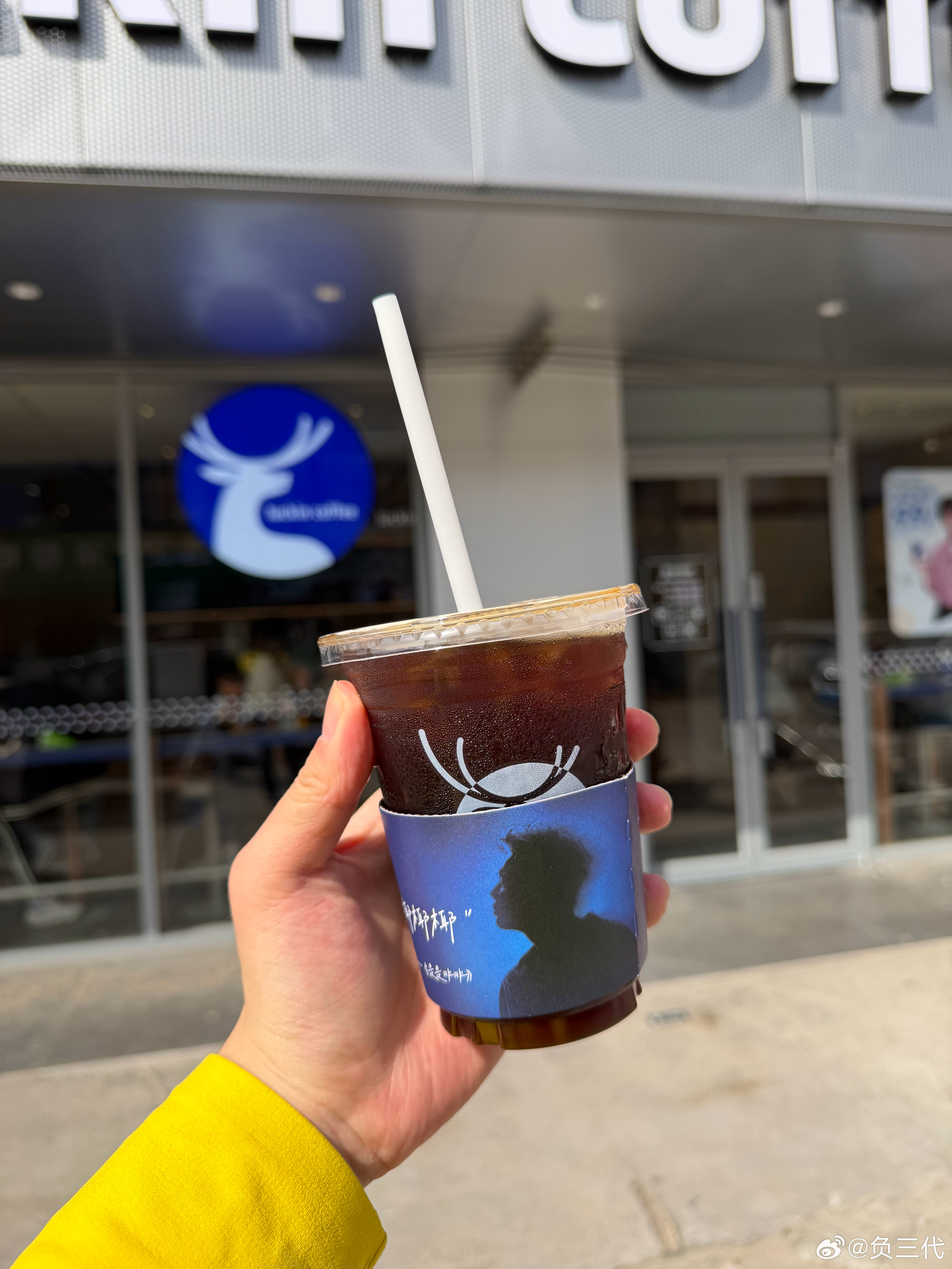 村里开瑞幸了，生意嘎嘎猛