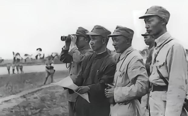 1947年孟良崮，74师参谋长魏振钺指挥残部顽抗后扔剑就擒，谁也没想到，他被俘后