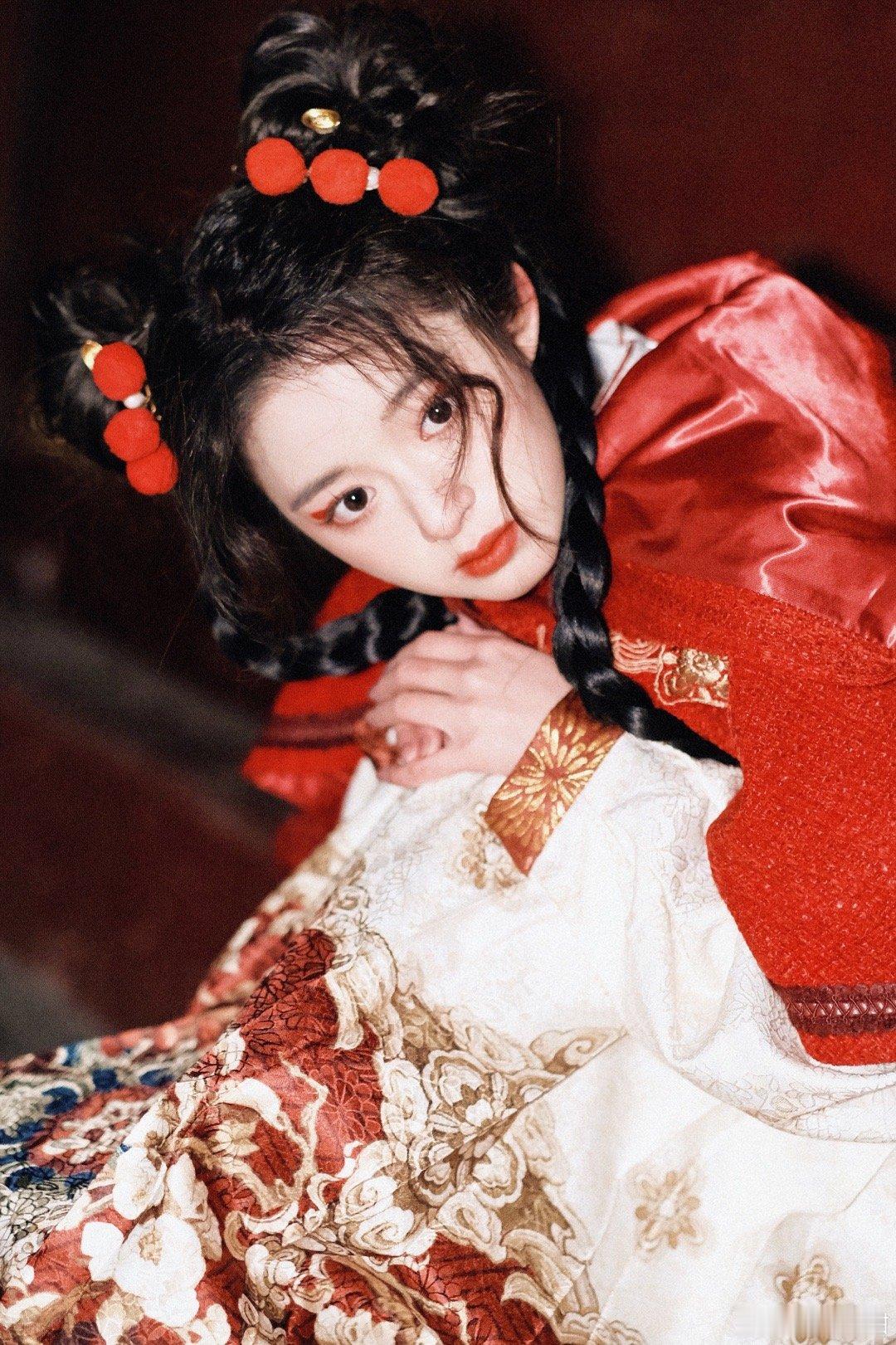 #黄杨钿甜双麻花辫#、#黄杨钿甜放烟花# 黄杨钿甜双麻花辫，可以有啊，黄杨钿甜放