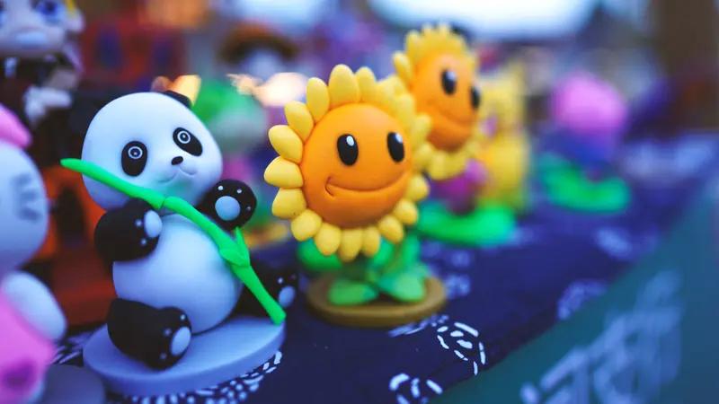 你的客气，在和你一样的人眼里是教养礼貌；
她们会同等回馈你的善意。而有的人，会眼