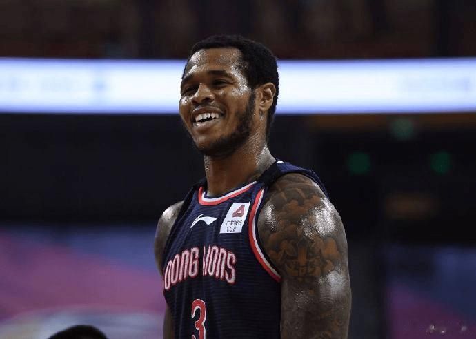 解说员：亨特流程和手续都在走，一切顺利的话辽粤大战首秀