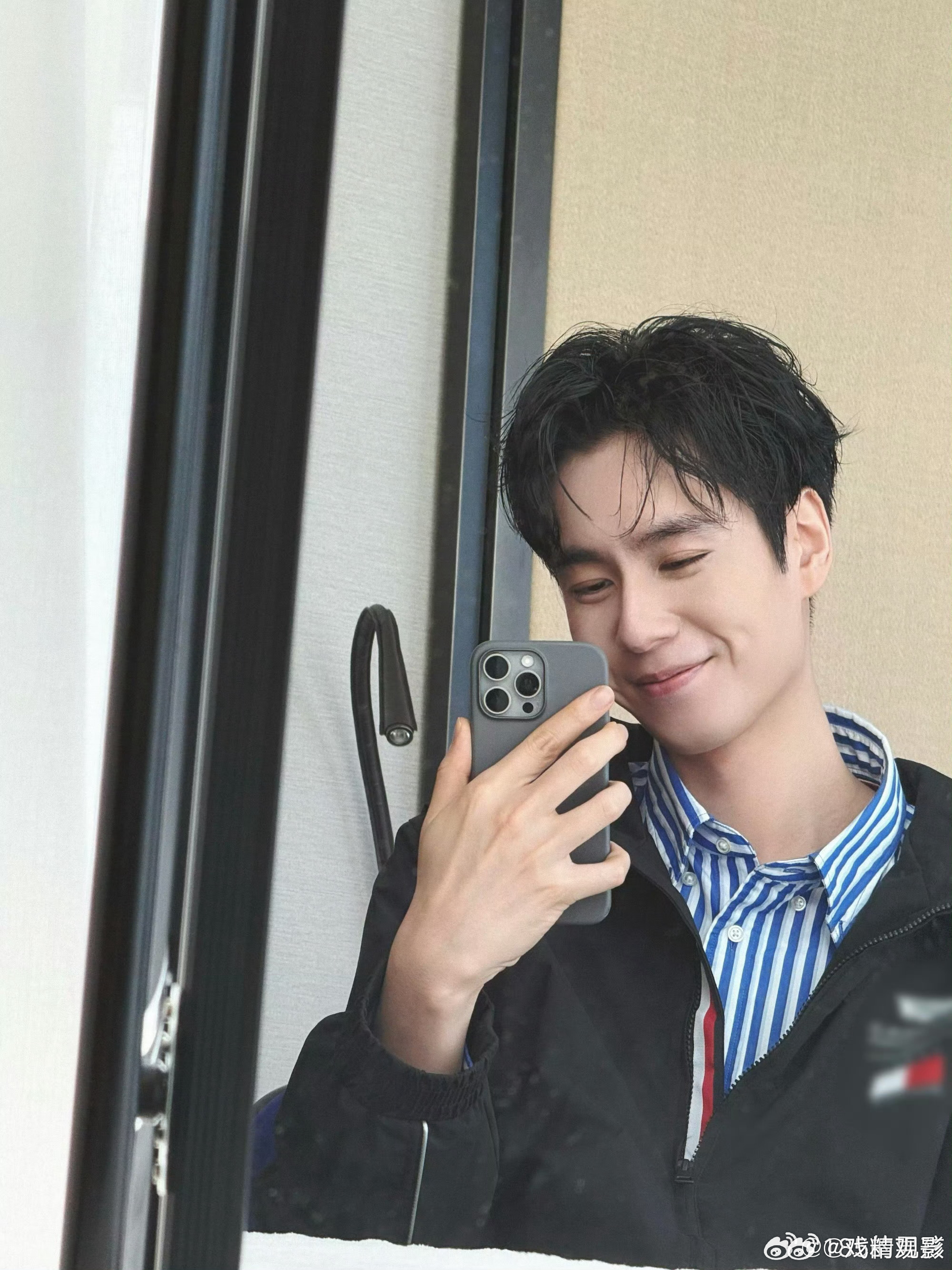 胡一天F1赛车场上的神图永动机 他站在那里不用动就是一幅画，那种清冷贵气的氛围感