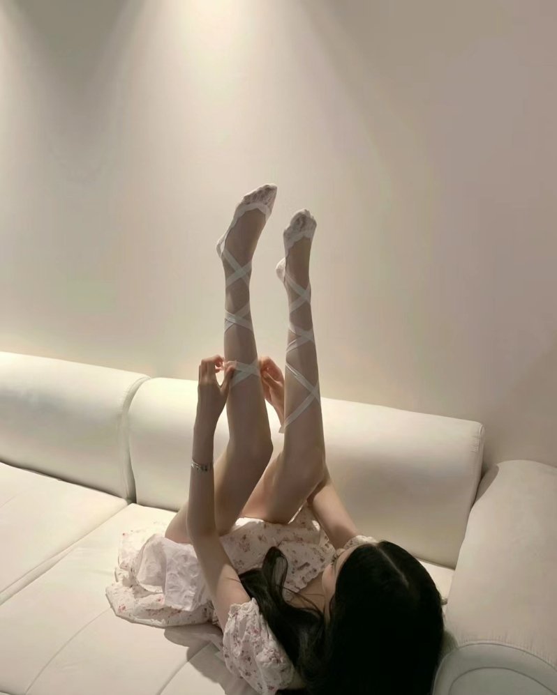早就不是为爱冲锋的勇士了 而是屈于赚钱忙于生活的无爱者 . ​​​