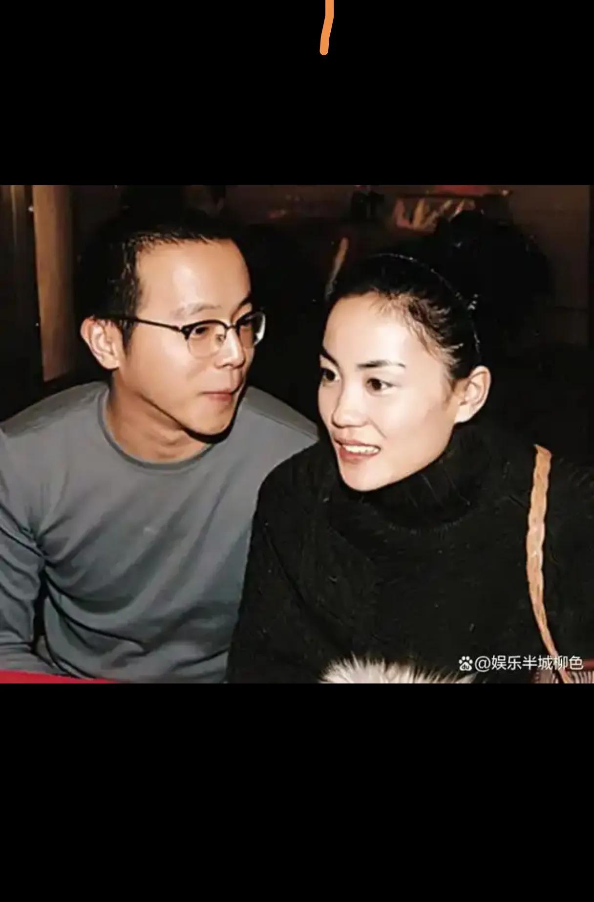 王菲的人生确实传奇。她的事业堪称辉煌，6000万港币签约百代唱片，1999年80