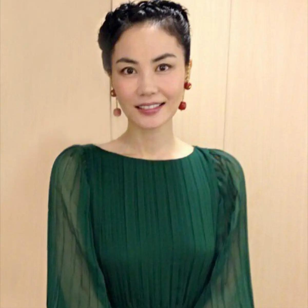 王菲六登春晚，这操作，够狠！

56岁，连上6年春晚，这是少有歌手能有的殊荣。