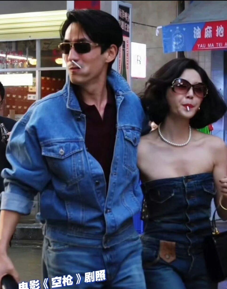 妆造挺好，鼻子的伤可能是剧情需要？没有确切消息说他拍《空枪》受伤。朱一龙帅气的很