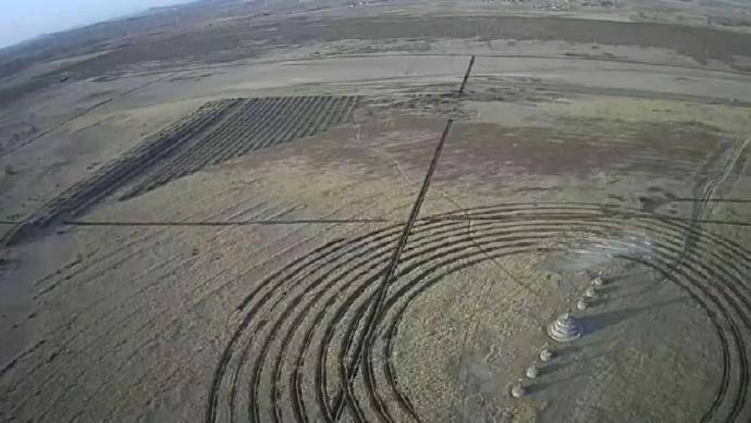 就凭这两张照片，中方就敢告诉白宫：任何战争美国都别想赢！

几十年前的库布其，那