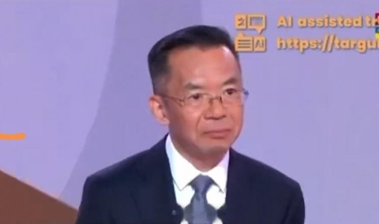 卢沙野大使接受法国LCI电视台主持人大流士·罗什宾专访主持人提出的一个问题是俄乌