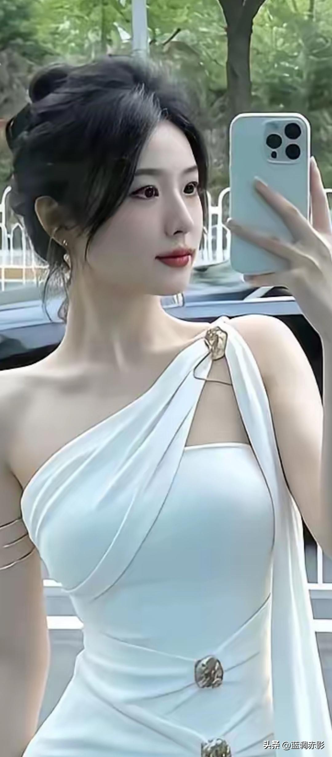 优雅白裙自拍，清新自然，手机自拍神器！📸✨