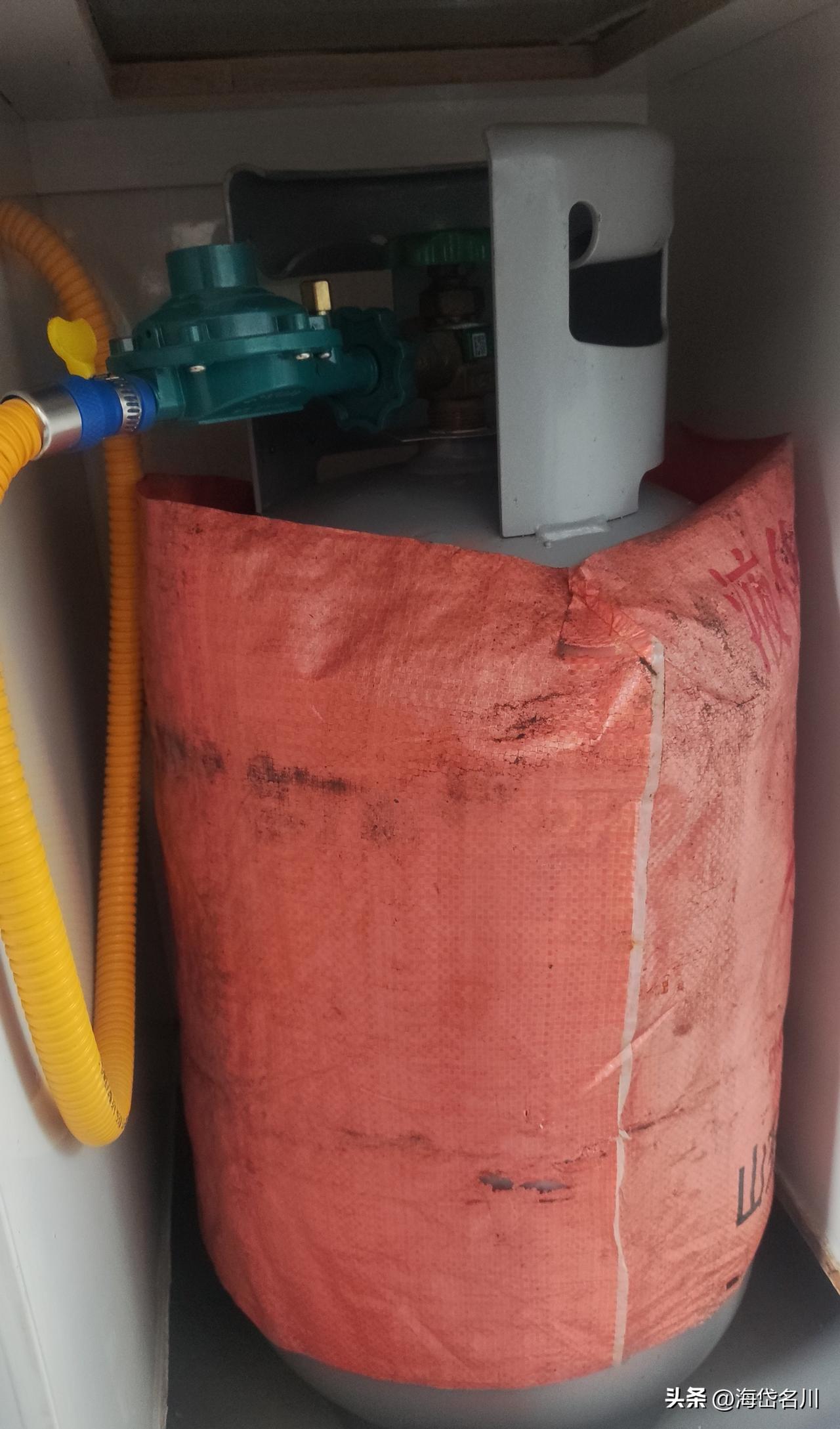 刚看了一个网友发的民用液化气，15公斤的规格，同样的罐，同样的液化气，一样的重量