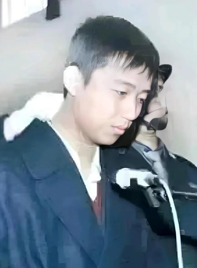 19岁的李旭抢来五十多万巨款的时候，满脑子都在盘算这笔钱该怎么花。在他那点浅薄的