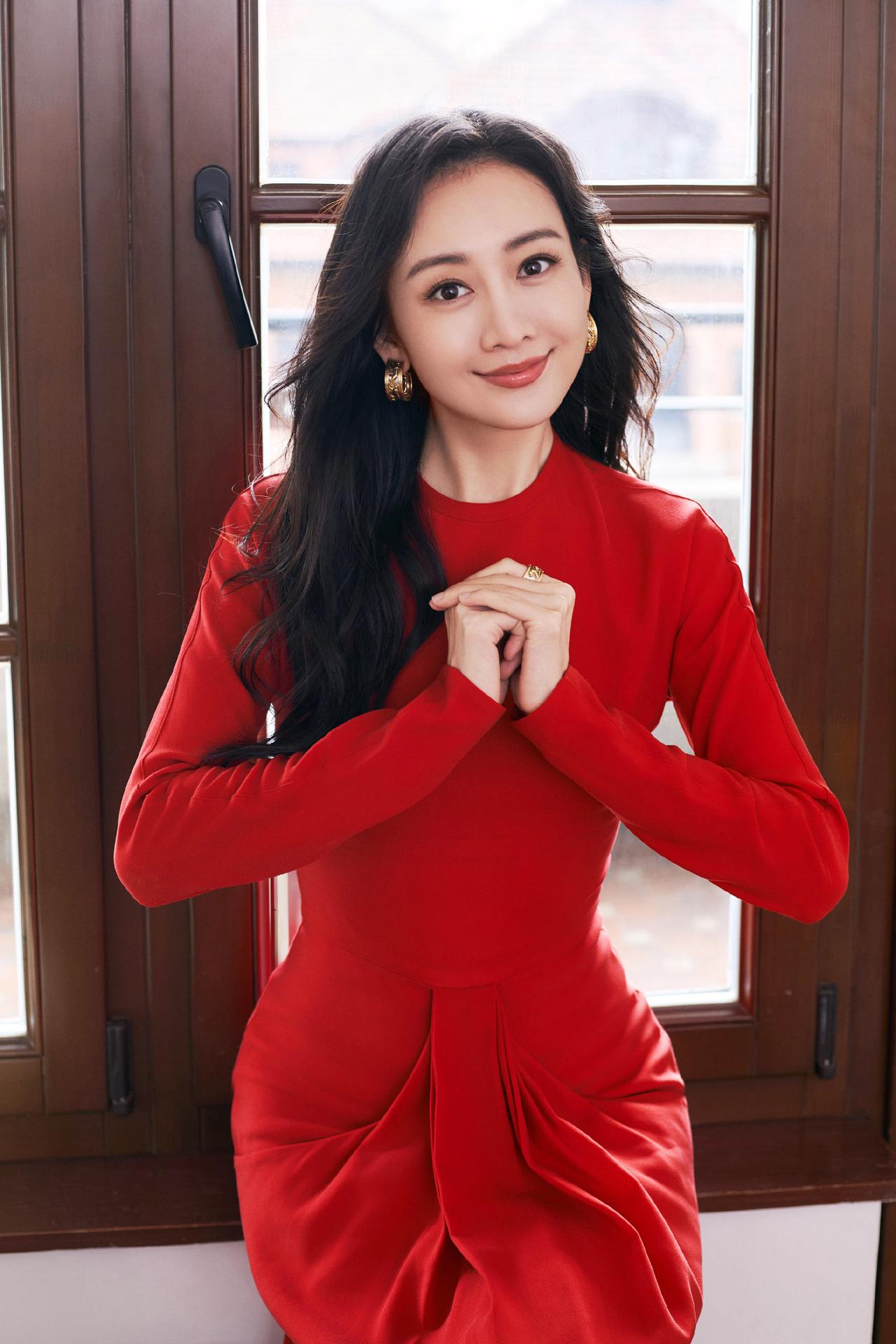 晒图笔记大赛成熟美人新年穿搭写真