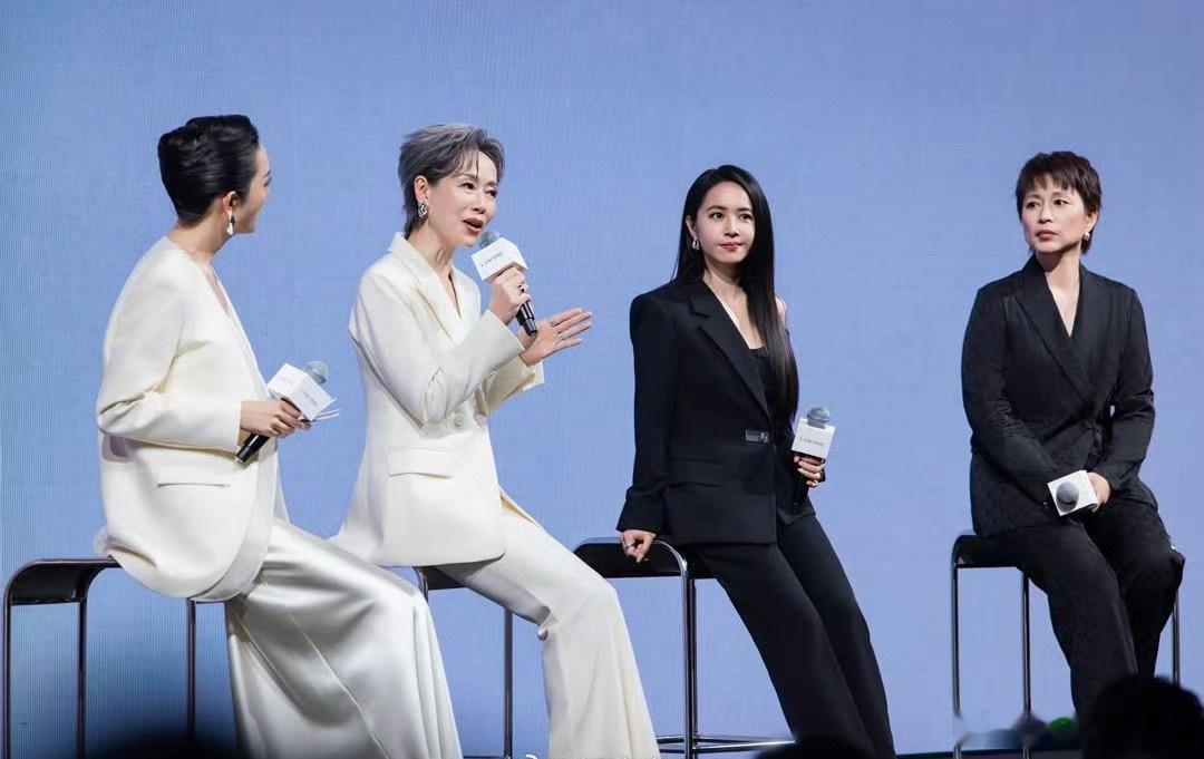 蔡依林叶童同框超绝状态发布会绝美名场面新鲜出炉！聚光灯下尽显自信从容，岁月赋予独
