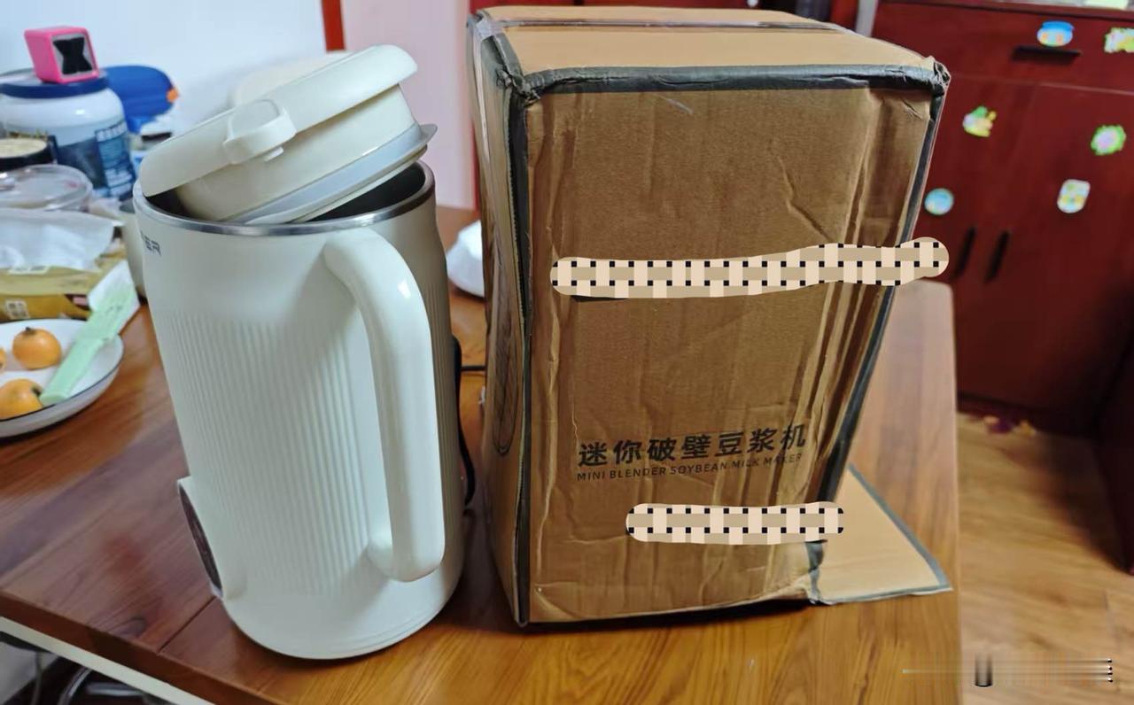 我一个老电工，几十年了第一次见到这种劣质小家电。
   前几天老张从某东买了一台