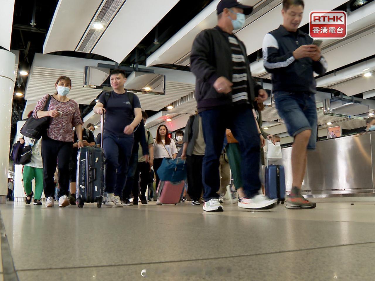 「短期访客计划明日起扩展..让更多非本地人才以访客来港参与活动…..」香港 特区