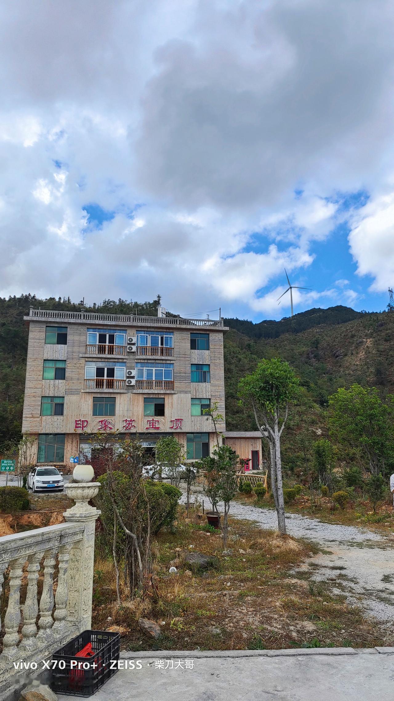 这样改造后的《印象苏宝顶民宿》你喜欢吗？一直以来，很多人都对印象苏宝顶民宿的外观
