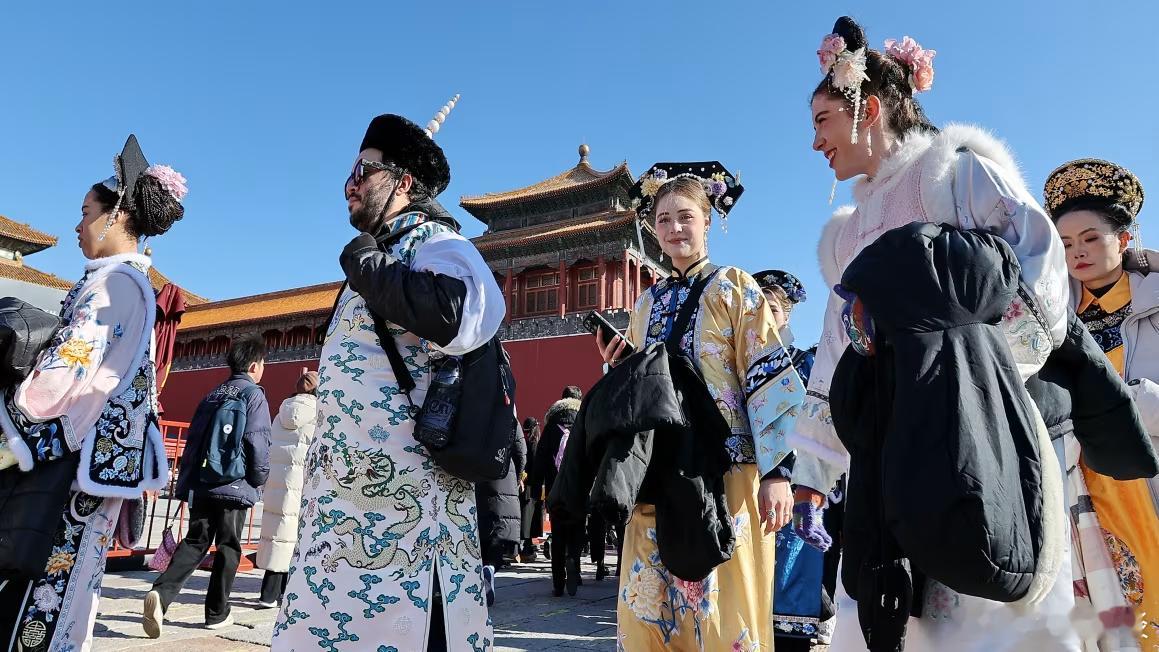 【美国年轻人正“热捧中国”，是北京软实力的提升】[突破信息茧房而重生，东大一直在