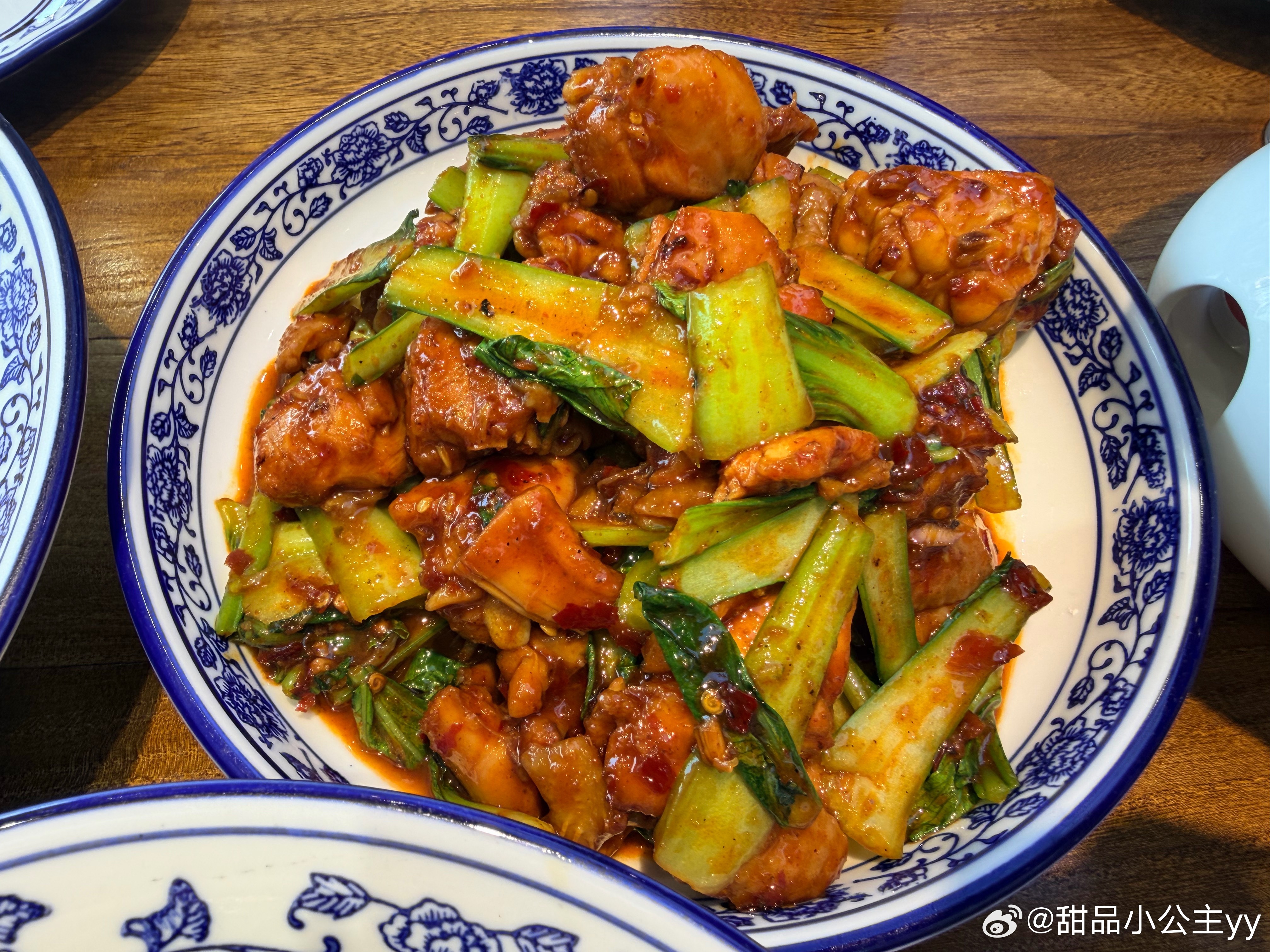 今天不是我营业不积极，本身想去那个唐山宴，一个小吃街还要排队入场？快40度的天气