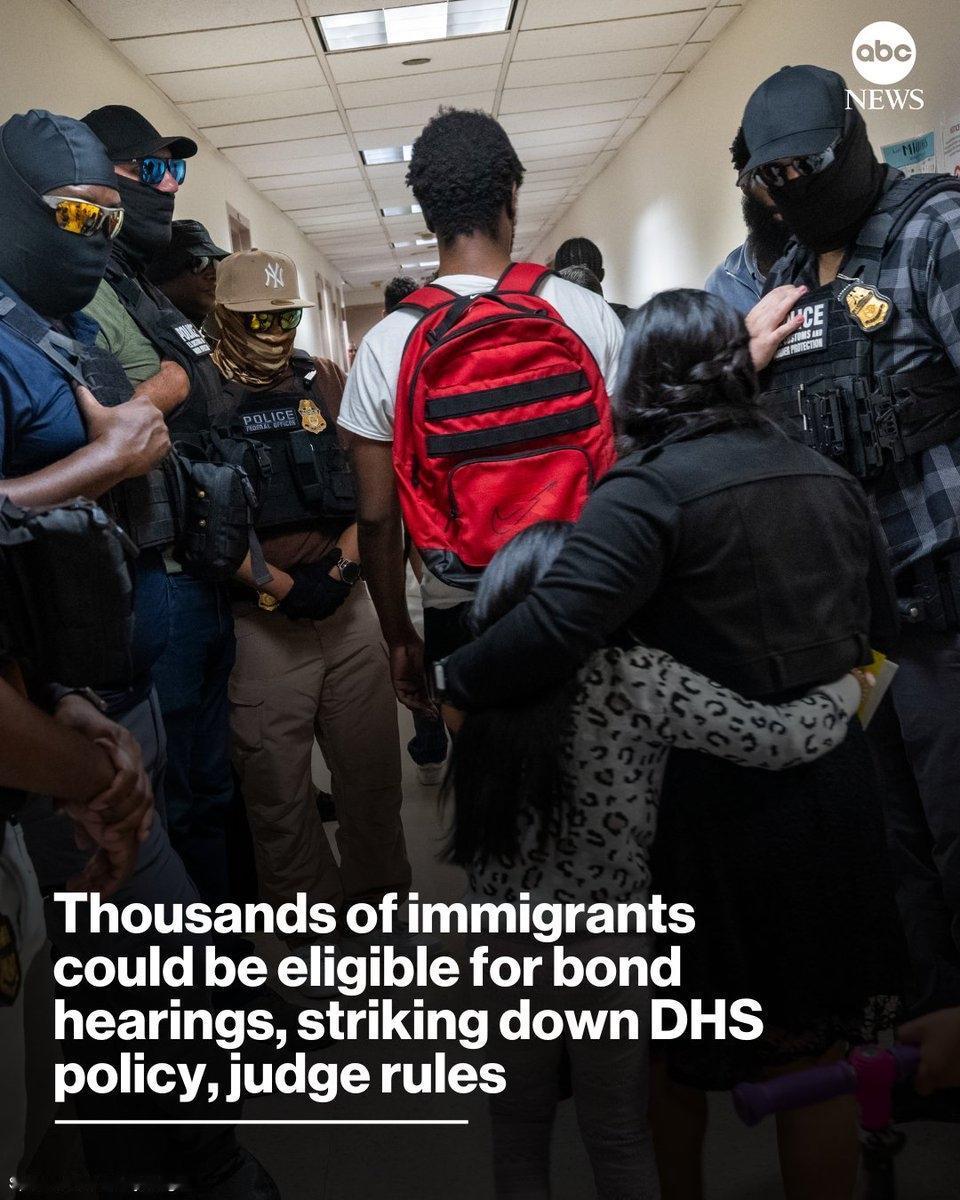 美国一名联邦法官驳回了国土安全部7月份实施的一项政策，该政策迫使大多数未经检查进