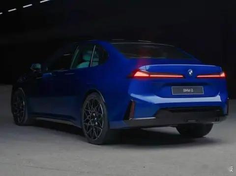 有争议，但个人觉得挺好看。宝马双肾格栅在电动时代失去功能，但家族脸谱又不能随便扔